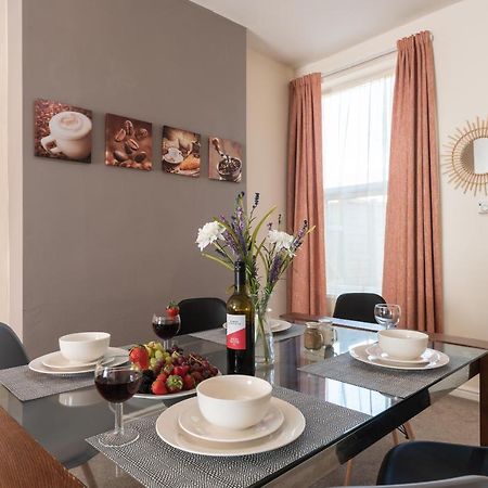 3 Bedroom-5 Beds Newland Ave King'S Palace Leisure-Contractor-Heart Of Hull Amenities キングストン・アポン・ハル エクステリア 写真