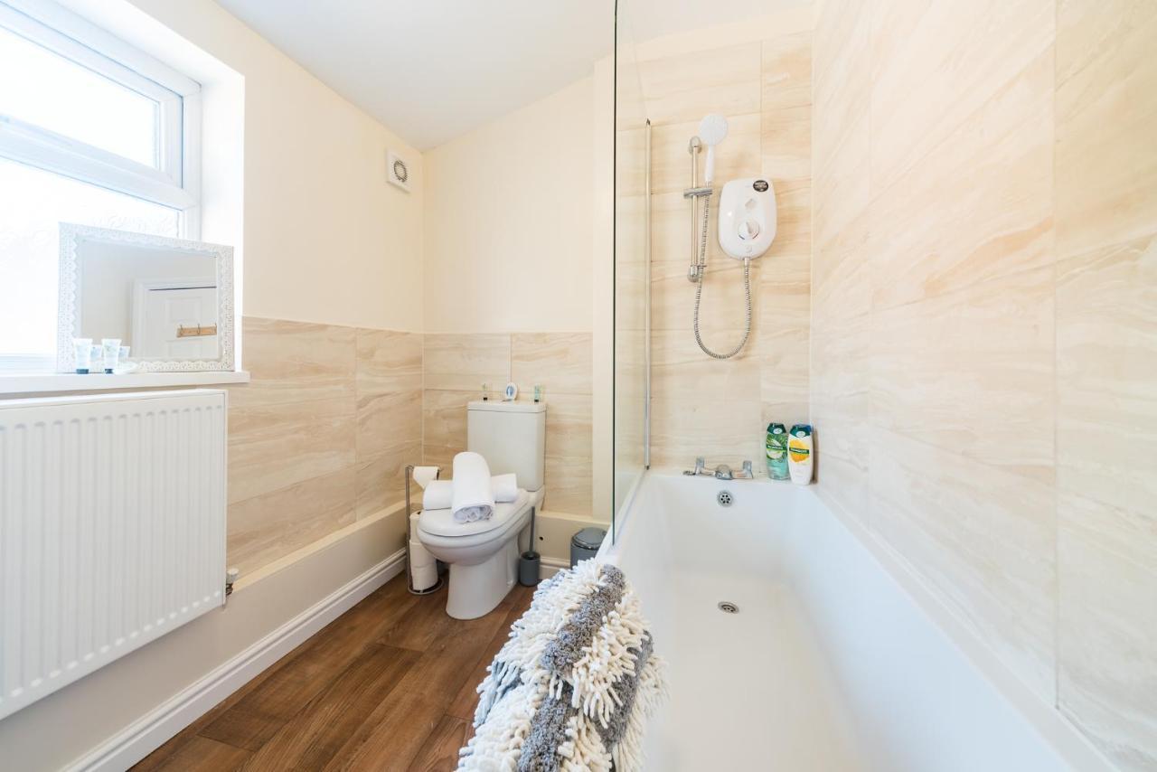 3 Bedroom-5 Beds Newland Ave King'S Palace Leisure-Contractor-Heart Of Hull Amenities キングストン・アポン・ハル エクステリア 写真